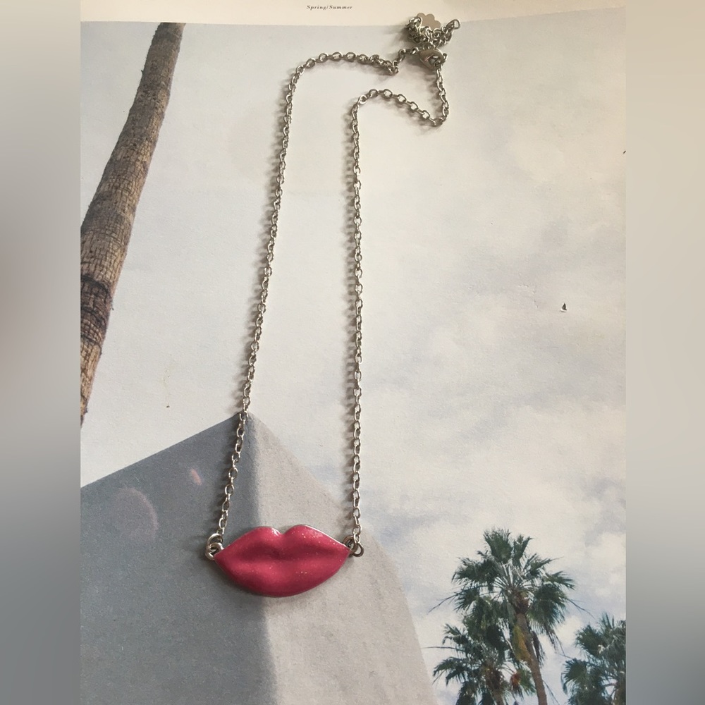 90’s Lips Necklace